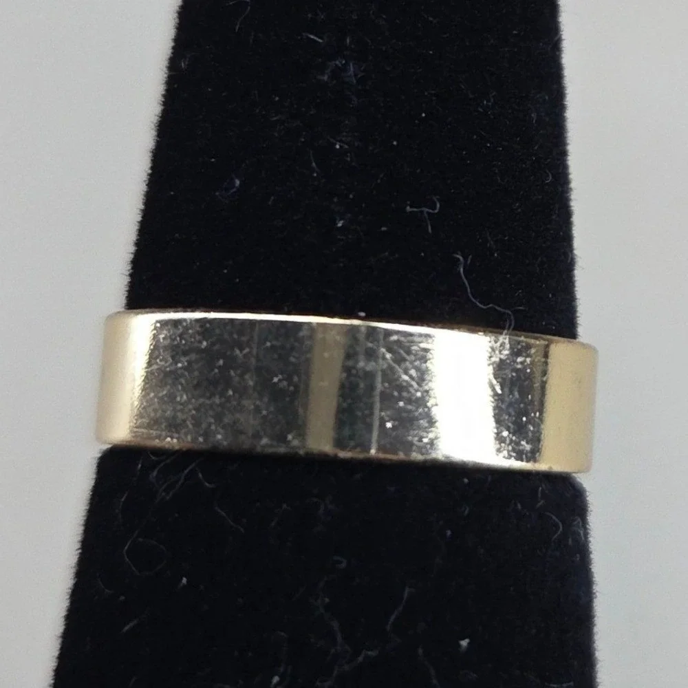 Gold Tone Flat Cigar Band Type Ring Size 8 Minimalist Wide Smooth Band Unbranded